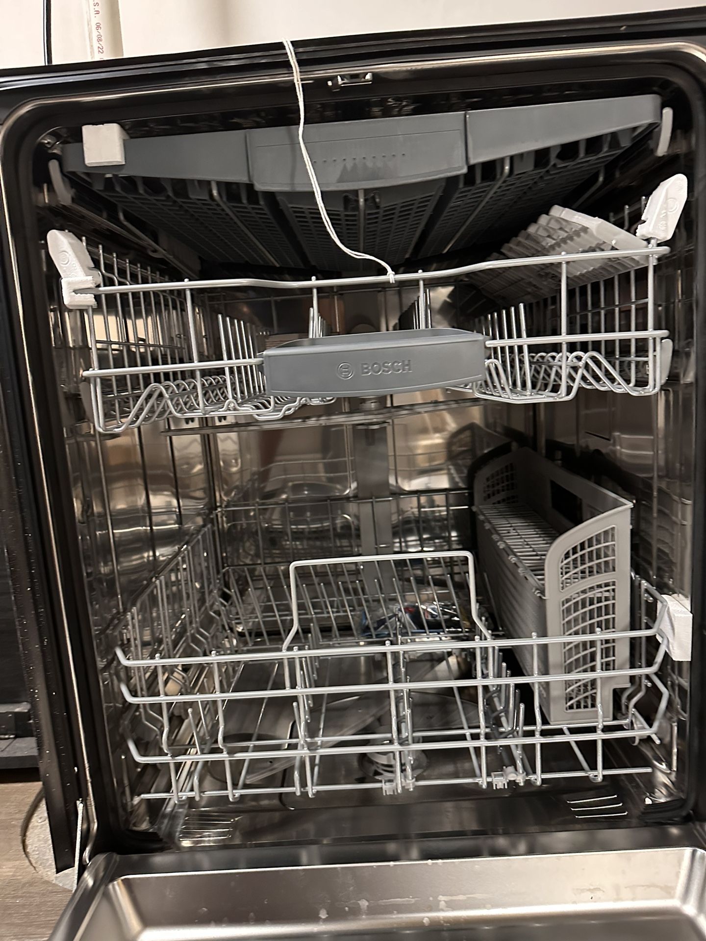 BOSCH 300 Series Dishwasher 24” Stainless Steel for Sale in Lexington, MA OfferUp