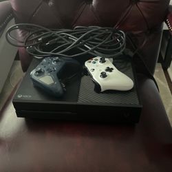 Xbox One ( Slight Use) 