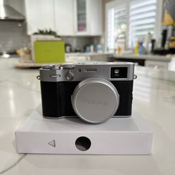 Fujifilm X100VI Silver US Model (Brand New) SHIPS FAST In Hand!