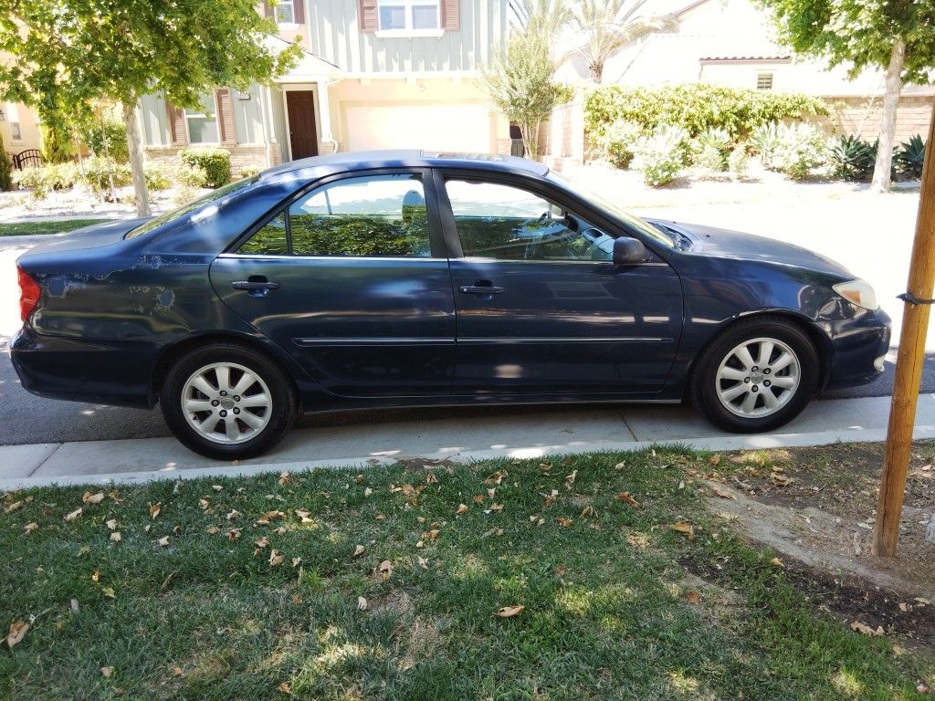 2004 TOYOTA CAMRY XLE FULLY RUNS GREAT GAS SAVER 1-OWNER