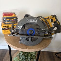$315 7 1/4” Dewalt flexvolt circular wormdrive saw rear handle with 6.0 New Battery