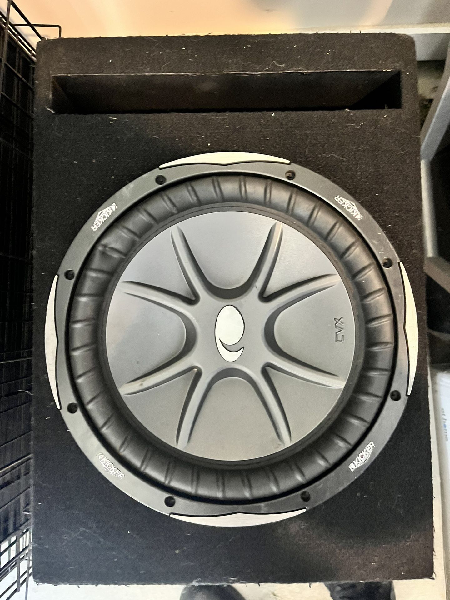 Kicker 12 CVX 750 Rms 1500 Peak Powerful