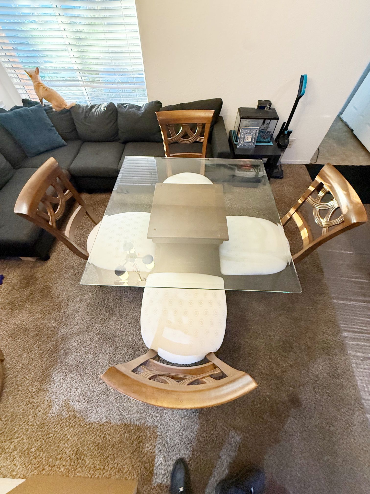 Contemporary Dinning Table & 4 Chairs 