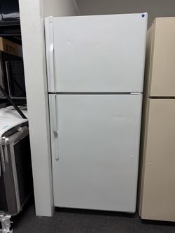 GE refrigerator top freezer