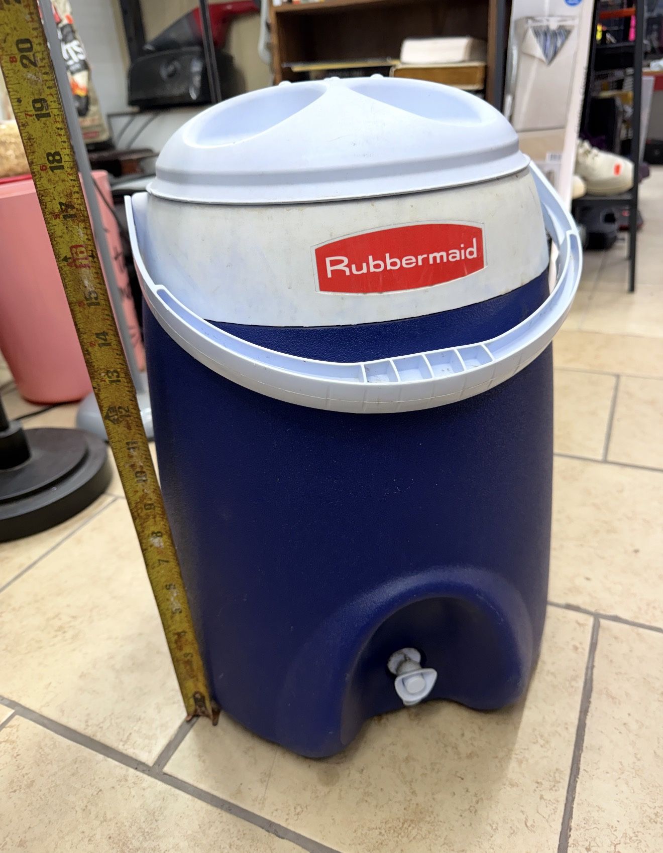Rubbermaid 2-gallon beverage cooler