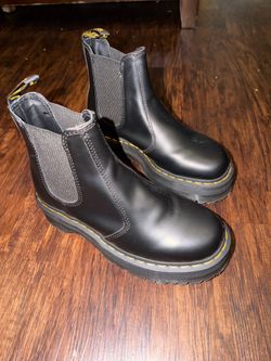 Dr Marten Chelsea Boots Women 7US/ Men’s 6 US