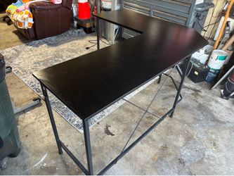 Computer desk
