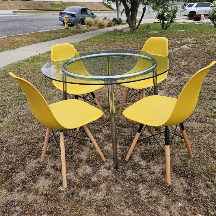 Beautiful Dining Table Set