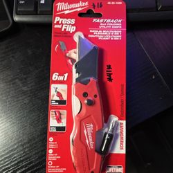 Milwaukee
FASTBACK 6-in-1 Folding Utility Knives with General 