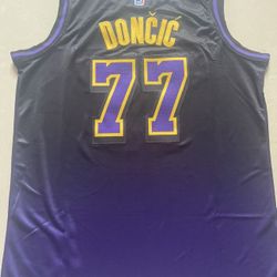 Los Angeles Lakers 77 Luka Doncic Jersey Medium & Large