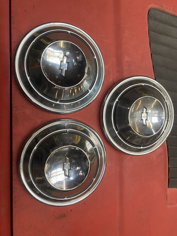 68 69 70 camaro Chevelle nova dog dish hubcaps for Sale in Chicago, IL