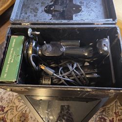 Vintage Singer 221

Featherweight Sewing Machine w/ Orig Case & Manual 1948 Works