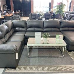 ‼️Brand New Gray Oversized Sectional ‼️