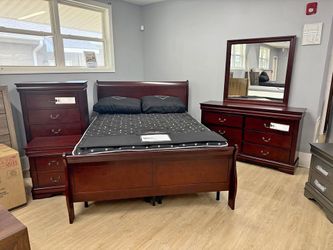 Cherry Brown Sleigh Bed Queen 4-Piece Bedroom Set $899!!