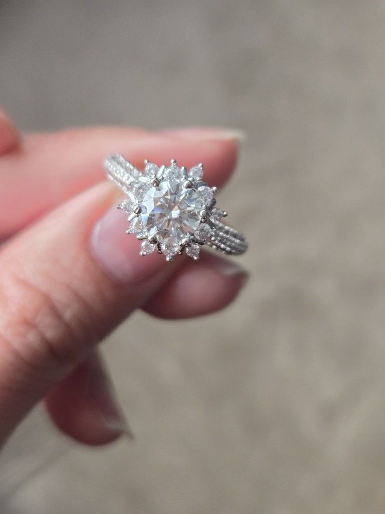 Genuine Moissanite Ring Size 7