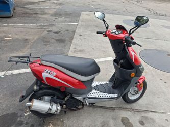 SC50 Gas Moped Scooter