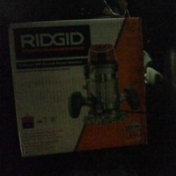 Powerful 11 Amp, 2 peak horsepower Router