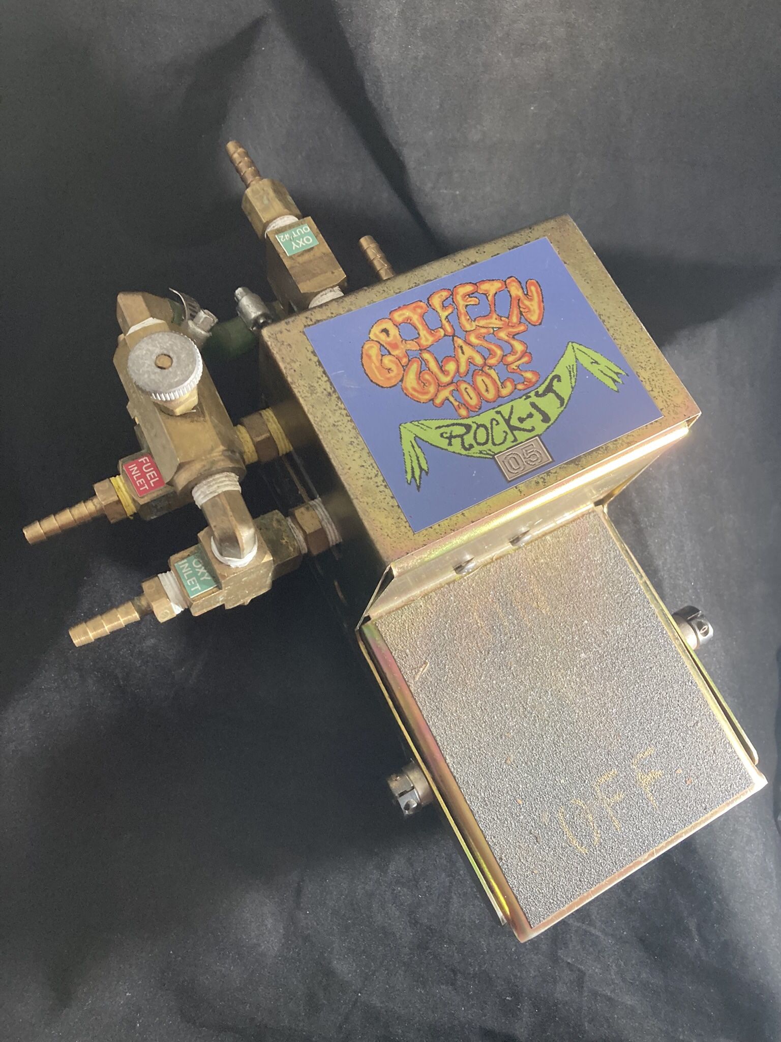 Glass blowing foot pedal