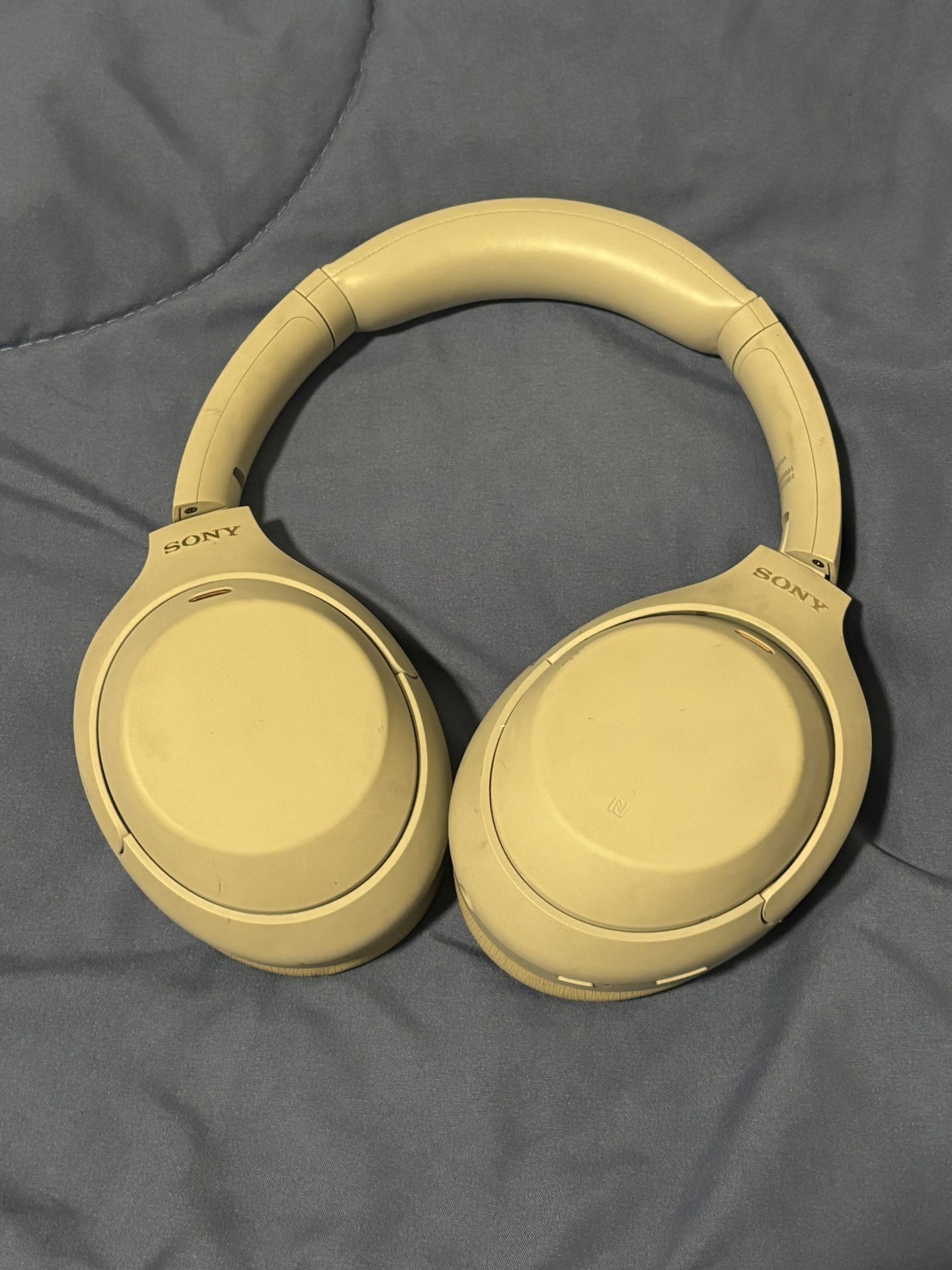 Sony 1000xm4 Noise Cancelling Headphones