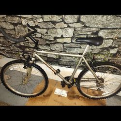 95 Giant Yukon Bike In Great Condition $200 Obo