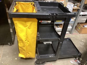 Rubbermaid Multi-Shelf Cleaning Cart