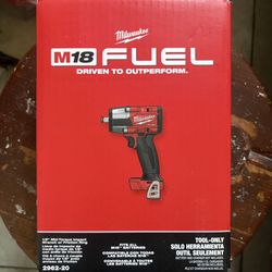 Milwaukee 1/2 Mid Toque Impact Wrench 