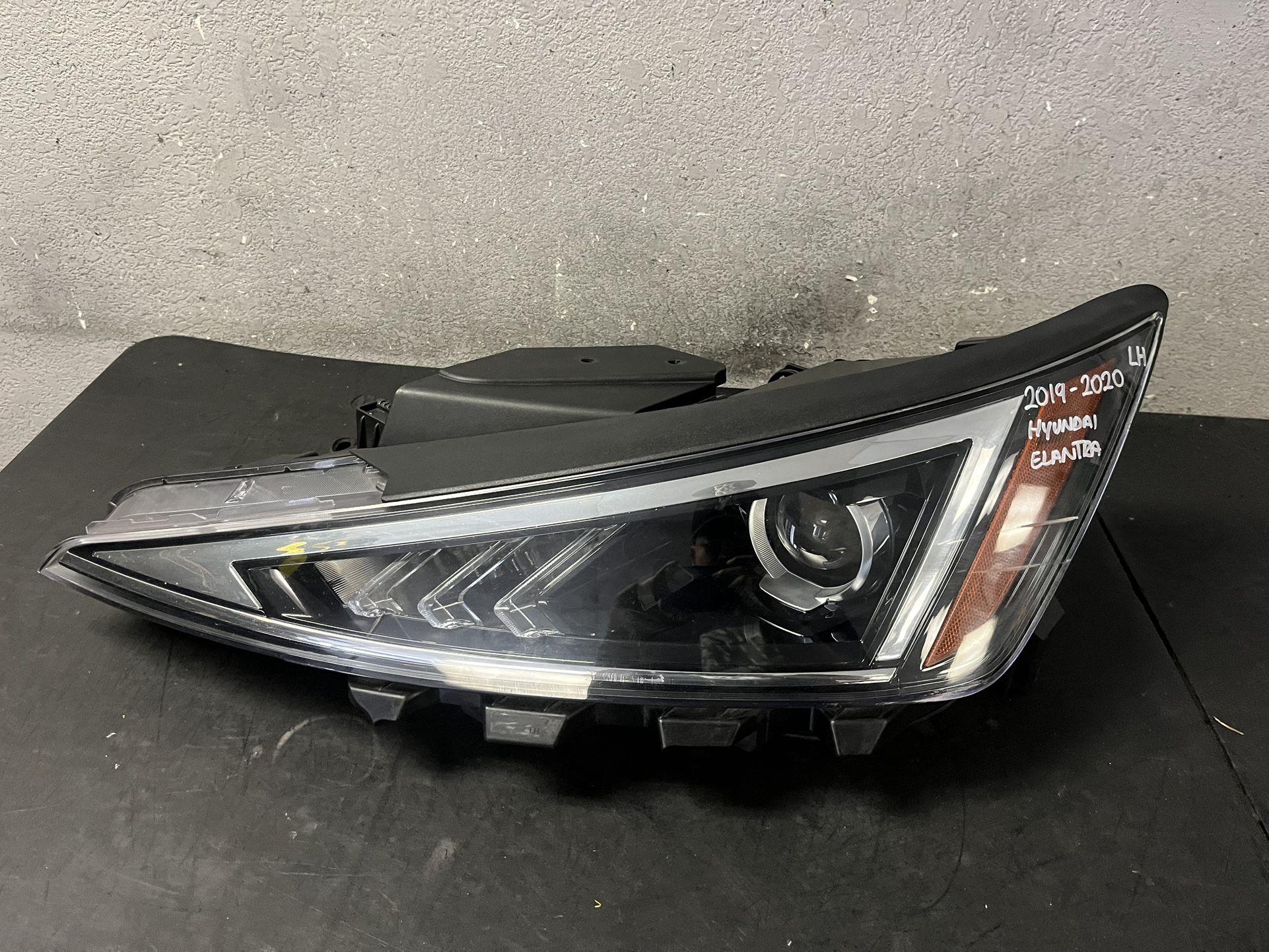 2019-2020 HYUNDAI ELANTRA LEFT HEADLIGHT OEM USED