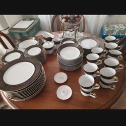 Seyei China Service Of 12 With Extras