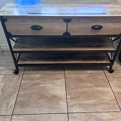 Farmhouse stand