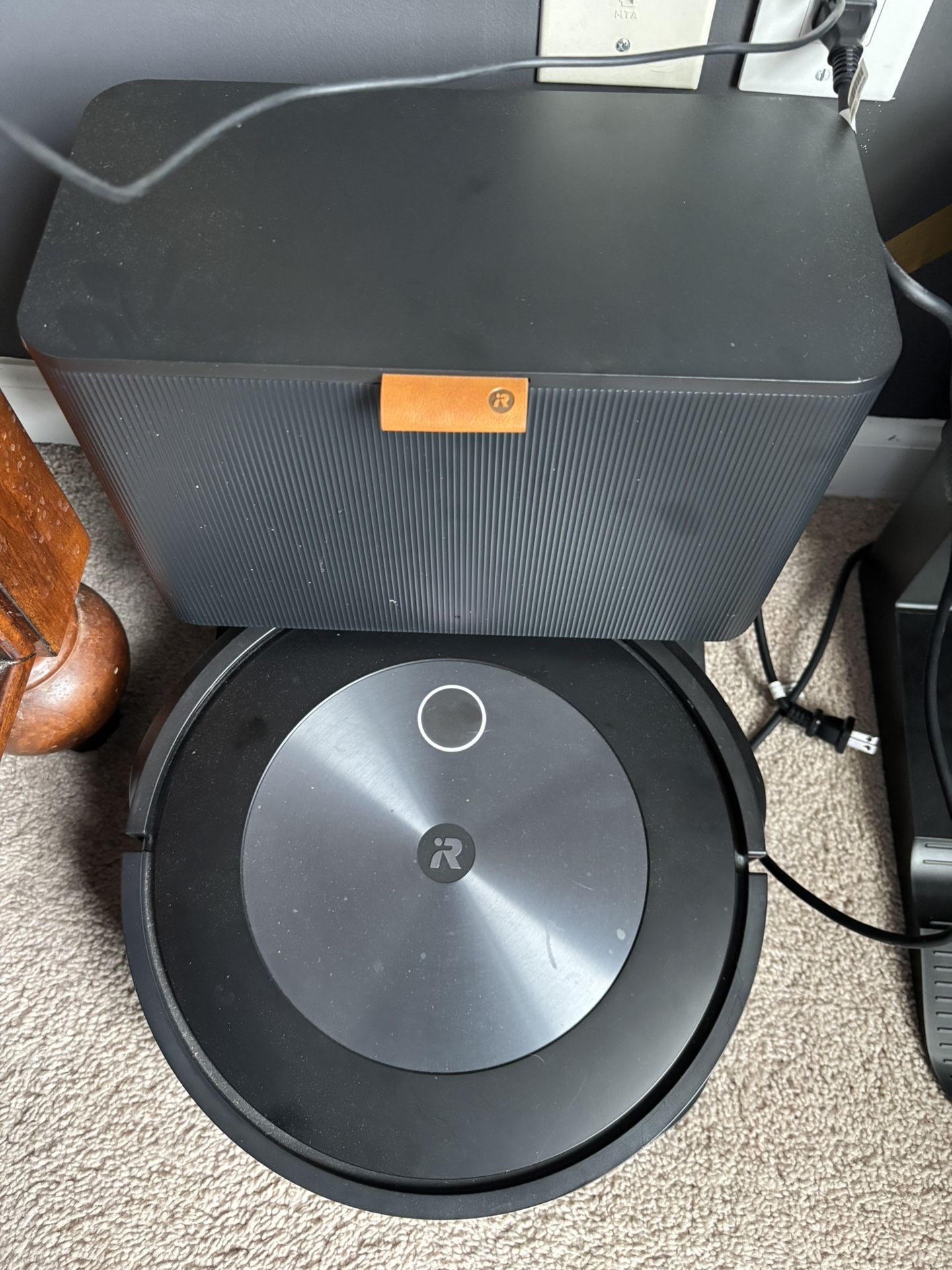 iRobot Roomba j7 (7150) Wi-Fi Connected Robot Vacuum - Identifies and avoids Obstacles Like pet Waste & Cords, Smart Mapping, Works with Alexa, Ideal