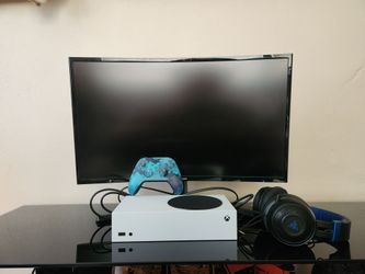 Xbox Series S, Samsung 27 inch monitor, Headset and controller