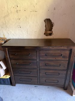 8 Drawer Dresser Perfect Condition