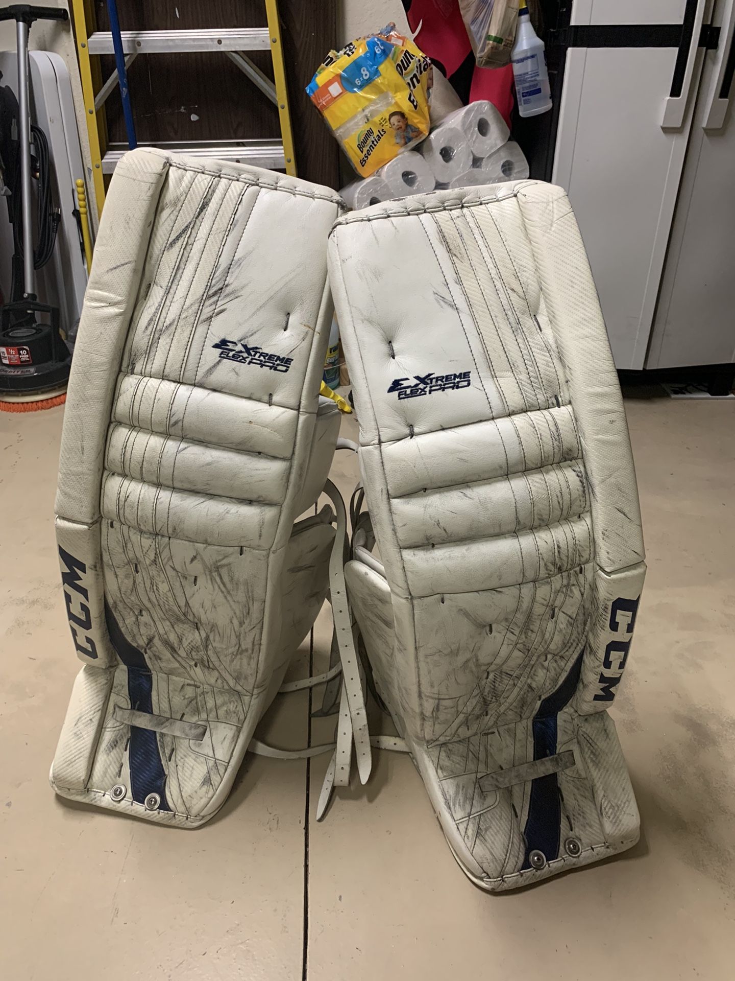 CCM Eflex Pro 35+3” Goalie Pads With Matching Glove And Blocker Senior Set