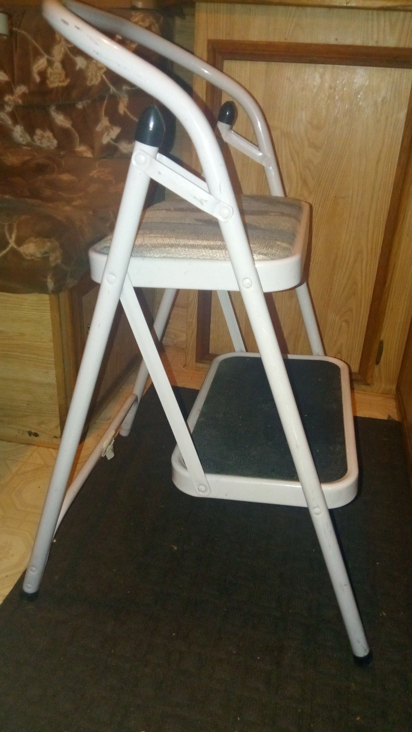 2 STEP STEPPING STOOL/CHAIR