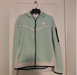 Light green nike tech