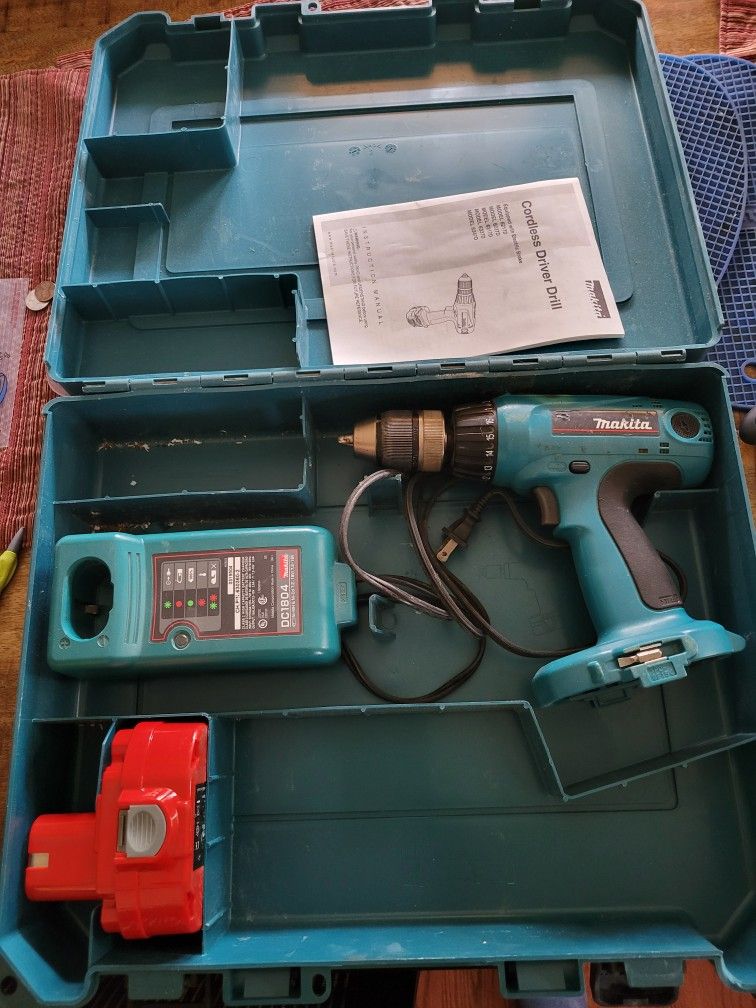 USED! Makita 6347D Cordless Drill w/ battery, charger and case