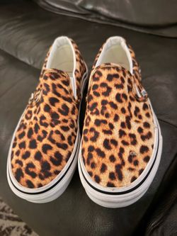 VANS SIZE 7 WOMEN
