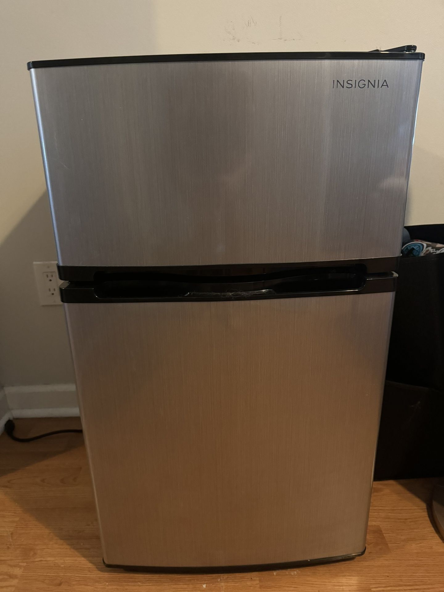 Insigniaâ„¢ - 3.0 Cu. Ft. Mini Fridge with Top Freezer and ENERGY STAR Certification - Stainless Steel