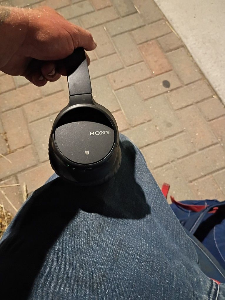 0 Great Looking Headphones At Extremely Reasonable Price