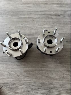 2009 Chevrolet  front wheel hub & Bearing