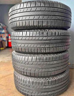 205/70/15 Michelin 📍📍 Selling a set of 4 tires with 80% tread life remaining 📍🌟
