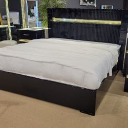 CONTEMPORARY Black W/gold Queen BED