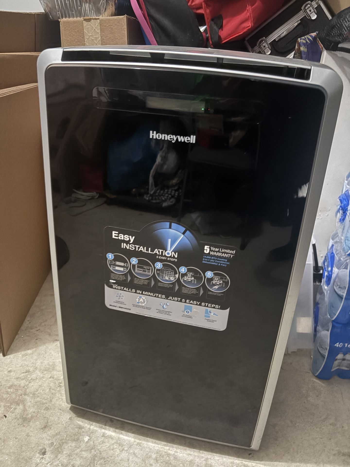 Portable Air Conditioner/ Dehumidifier
