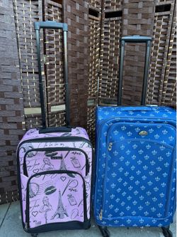 Suitcases small $23 medium $25 whit 4 Wheels