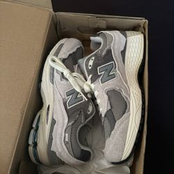 kids new balance 2002r