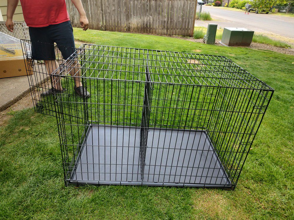 Black Wired Dog Kennel  (PENDING FOR PICKUP)