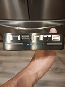 Womens Golf Club Right-Handed Wilson INFINITE 33 inch Windy City Putter Midsize Grip Head Cover NEW