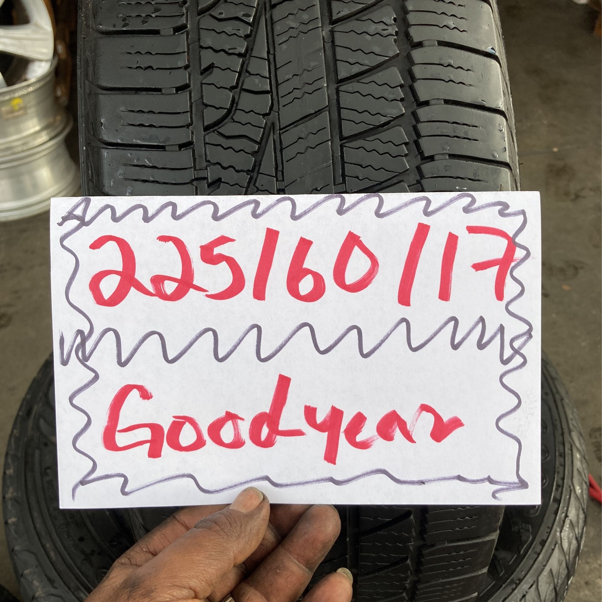 Tengo Este De 225/60/17 Goodyear 