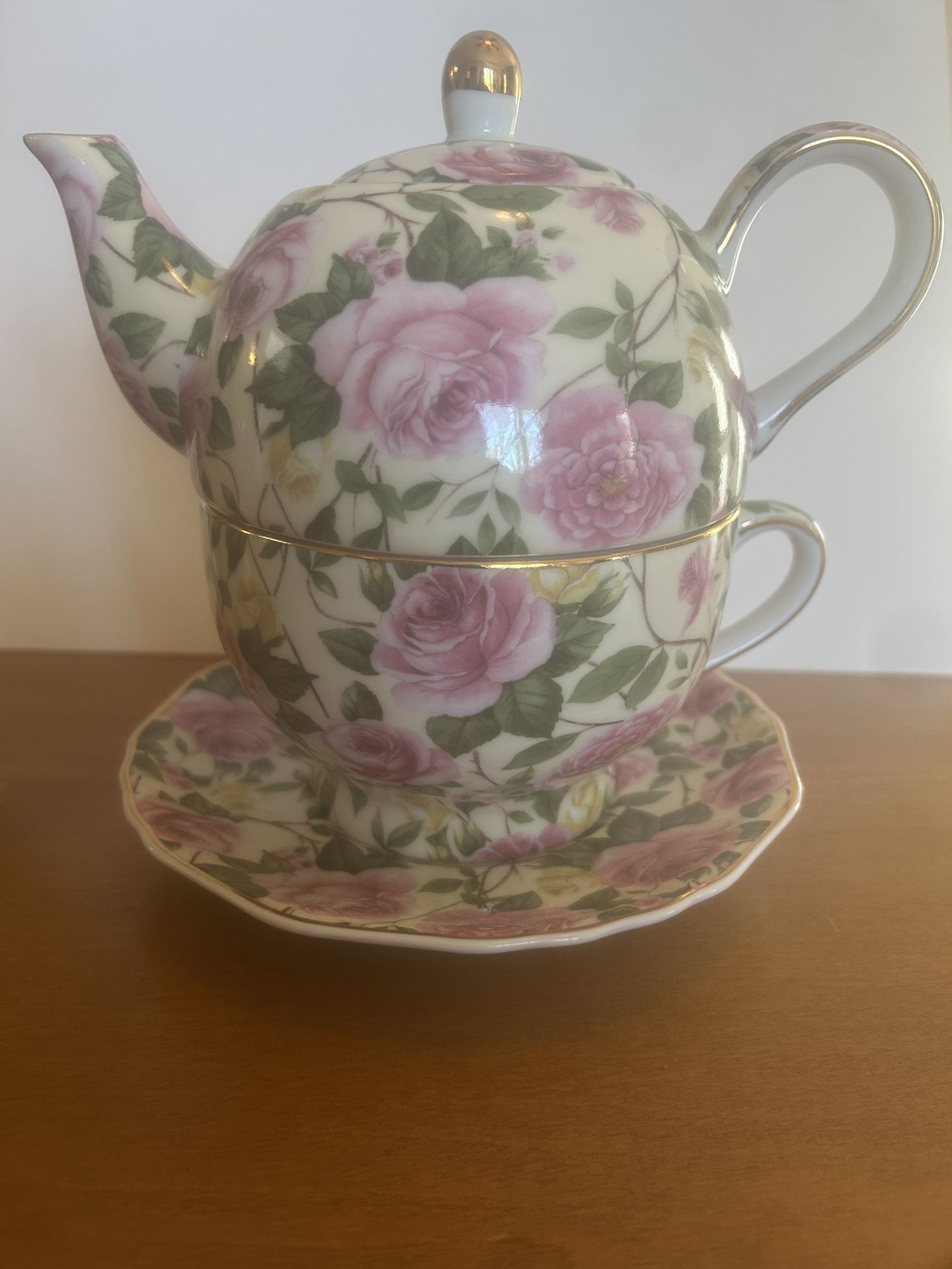 Vintage A Special Place 4-piece floral stacking tea set; Includes: teapot, lid ,cup, & saucer 
