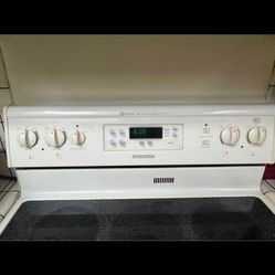 Electric Stove And Microwave 
